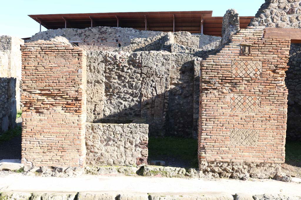 IX.1.13 Pompeii. December 2018. Looking east to entrance on Via Stabiana. Photo courtesy of Aude Durand.