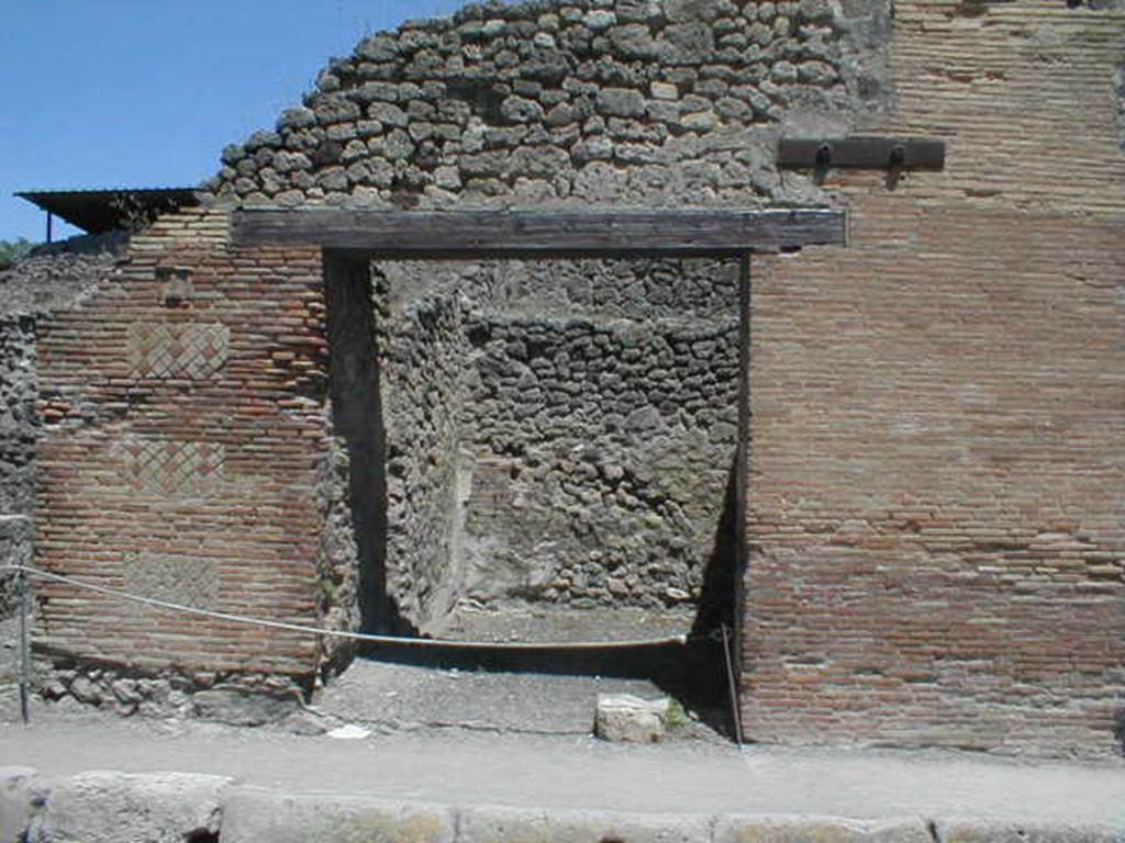 IX.1.14 Pompeii. May 2005. Entrance on Via Stabiana.  