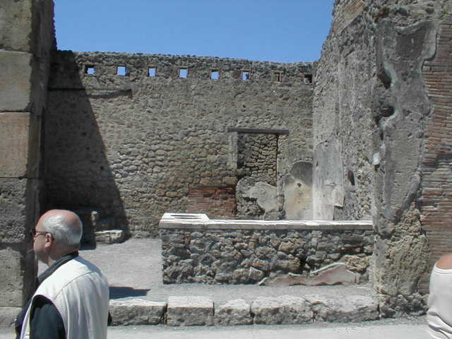 IX.1.16  Pompeii.  December 2005.  Entrance and counter.