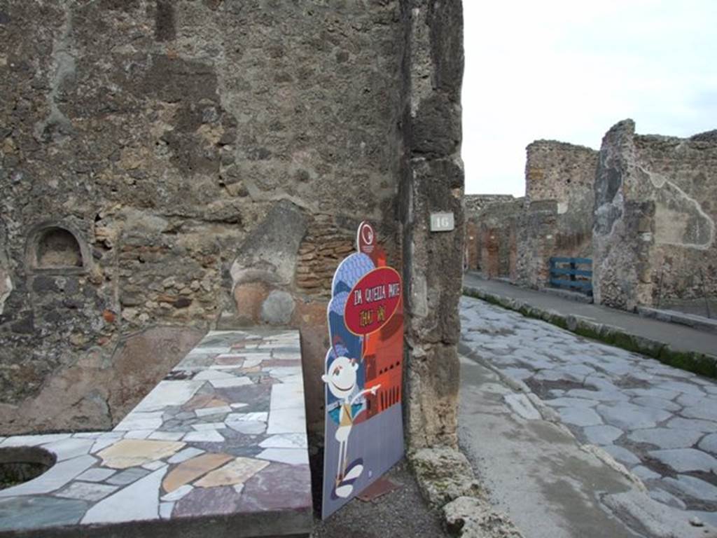 IX.1.16 Pompeii.December 2007.   East wall and Via dell’Abbondanza.