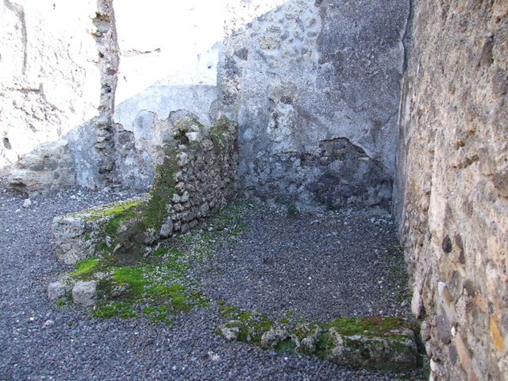 IX.1.18 Pompeii. December 2006.  Remains of cubiculum, on east side of yard.