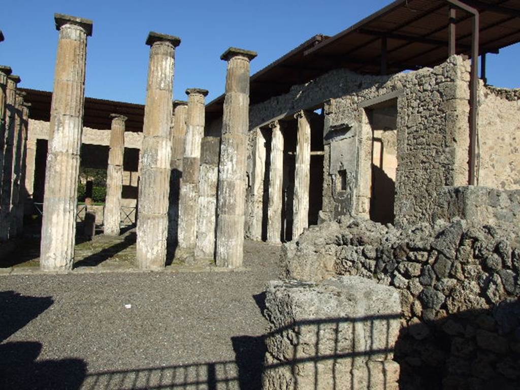IX.1.20 Pompeii.  December 2006.  Atrium and rooms 5 and 6 on east side.