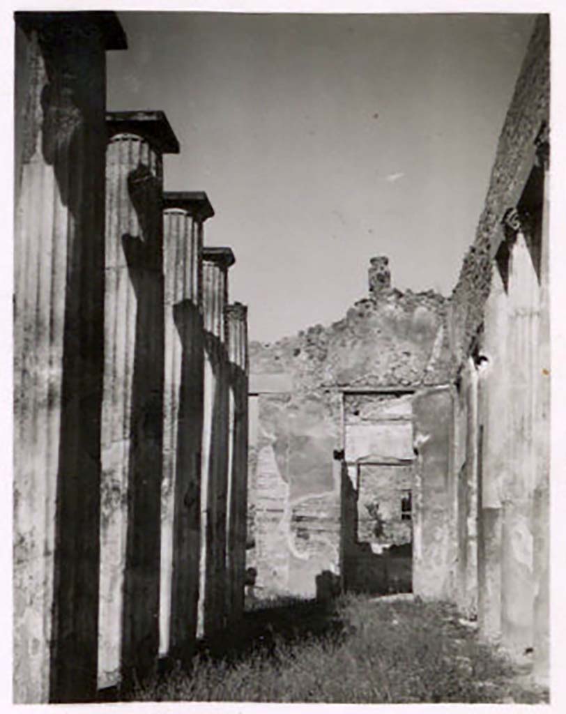 XI.1.20 Pompeii. Pre-1943. Room 2, atrium, looking north along east side. Photo by Tatiana Warscher.
See Warscher, T. Codex Topographicus Pompeianus, IX.1. (1943), Swedish Institute, Rome. (no.79), p. 147.
