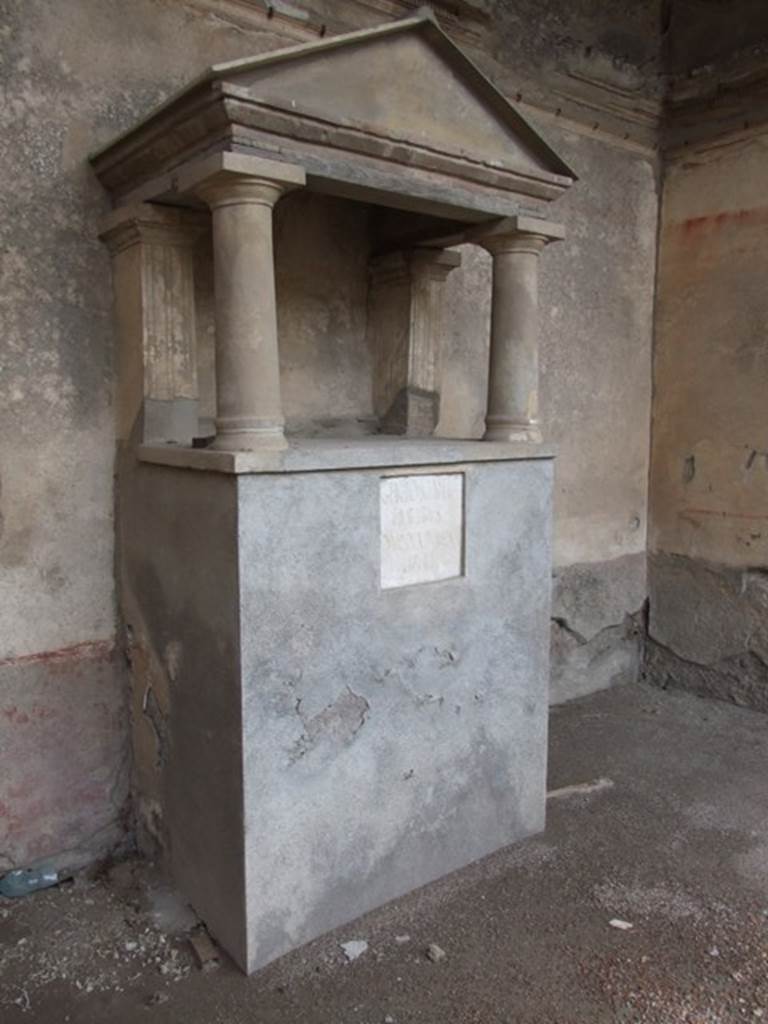 IX.1.20 Pompeii. December 2007. Room 6, household shrine in ala.