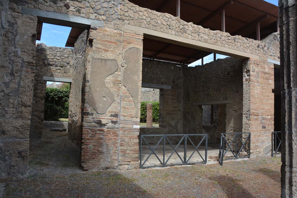 IX.1.20 Pompeii. September 2019. Room 2, north side of atrium, with corridor 11, on left, and doorway to tablinum 10, in centre. 
Foto Annette Haug, ERC Grant 681269 DÉCOR
