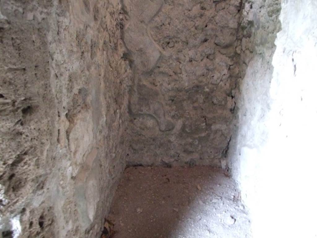 IX.1.20 Pompeii.  December 2007.  Room 13. Small alcove on south east side of kitchen.
