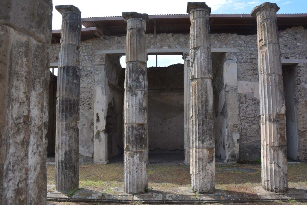 IX.1.20 Pompeii. September 2019. Room 2, looking west across atrium towards west ala 18.  
Foto Annette Haug, ERC Grant 681269 DÉCOR
