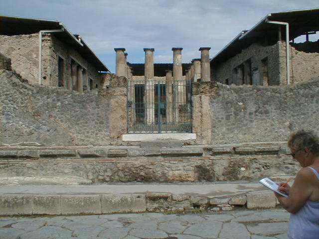 IX.1.20 Pompeii.  December 2004.  Room 2.  Atrium and rooms on west side.