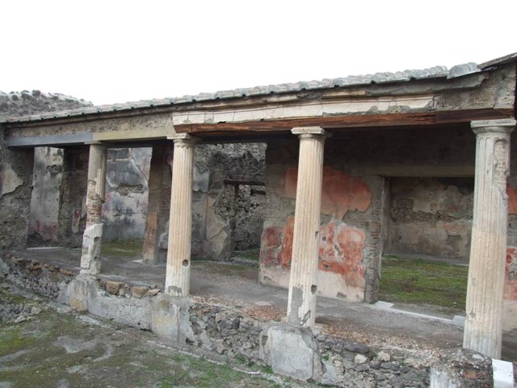 IX.1.22 Pompeii. December 2007. Room 14, first peristyle, looking north.