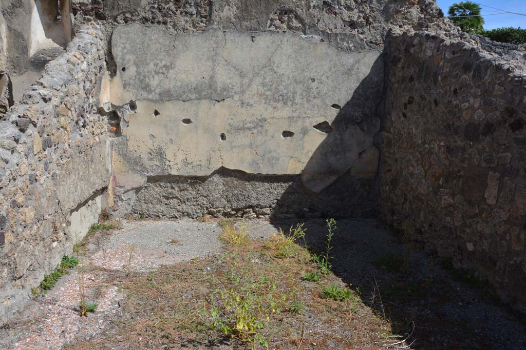 IX.1.22 Pompeii. September 2019.  Room 13, looking east in exedra.
Foto Annette Haug, ERC Grant 681269 DÉCOR
