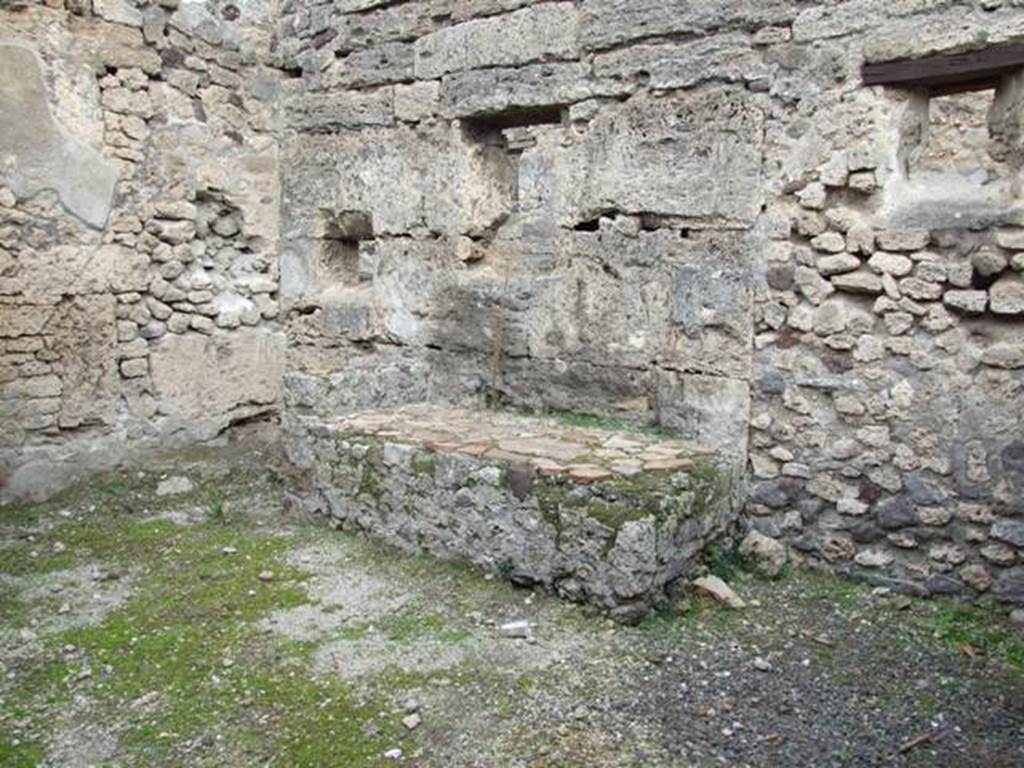 IX.1.22 Pompeii. December 2007. Room 18, kitchen with bench, and windows in east wall overlooking Vicolo di Tesmo. 
