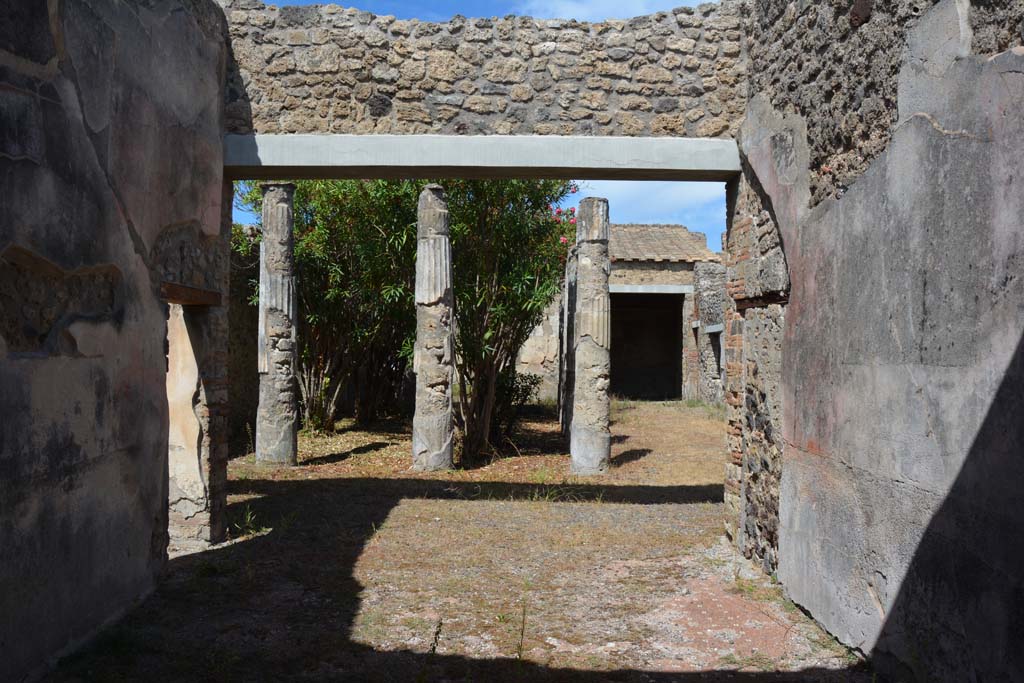 IX.1.22 Pompeii. September 2019. Room 21, looking north to second peristyle.
Foto Annette Haug, ERC Grant 681269 DÉCOR
