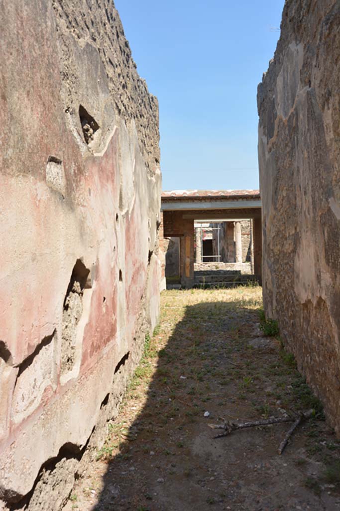IX.1.22 Pompeii. July 2017. Looking north along entrance corridor.
Foto Annette Haug, ERC Grant 681269 DÉCOR
