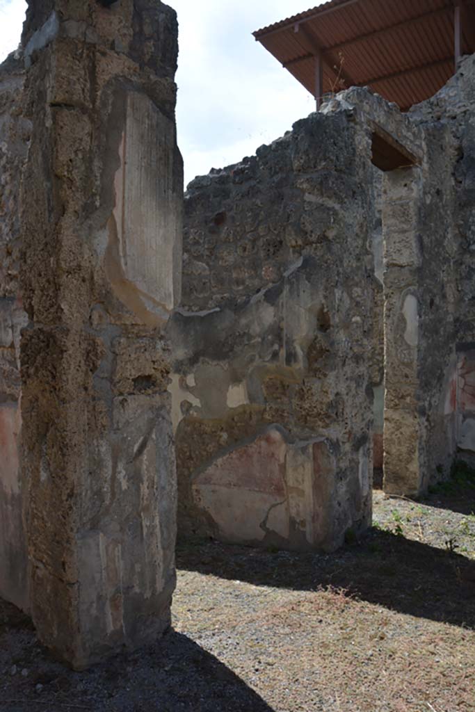 IX.1.22 Pompeii. September 2019. 
Room 1, south side of atrium, with entrance corridor, in centre, and doorway to room 9, on right.
Foto Annette Haug, ERC Grant 681269 DÉCOR
