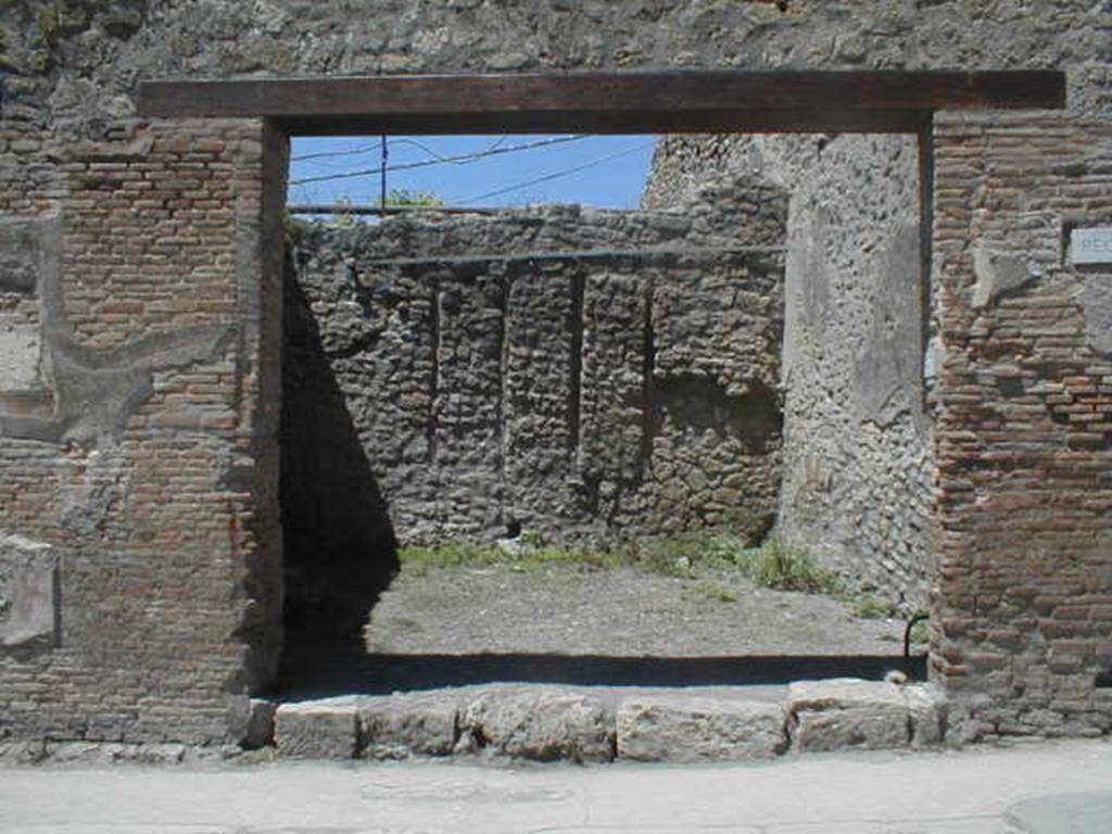 IX.1.27 Pompeii. May 2005. Entrance, looking north. According to Fiorelli, this was a rustic shop with a hearth, and the recess for the bed under the stairs leading up to the mezzanine.
Found here was a marble tablet, incised with a single line PACVVIVS . ERASISTRATVS . EX . VIsv   [CIL X 930].
See Fiorelli, G. (1875). Descrizione di Pompei, (p.376)
See Pappalardo, U., 2001. La Descrizione di Pompei per Giuseppe Fiorelli (1875). Napoli: Massa Editore. (p.140)
