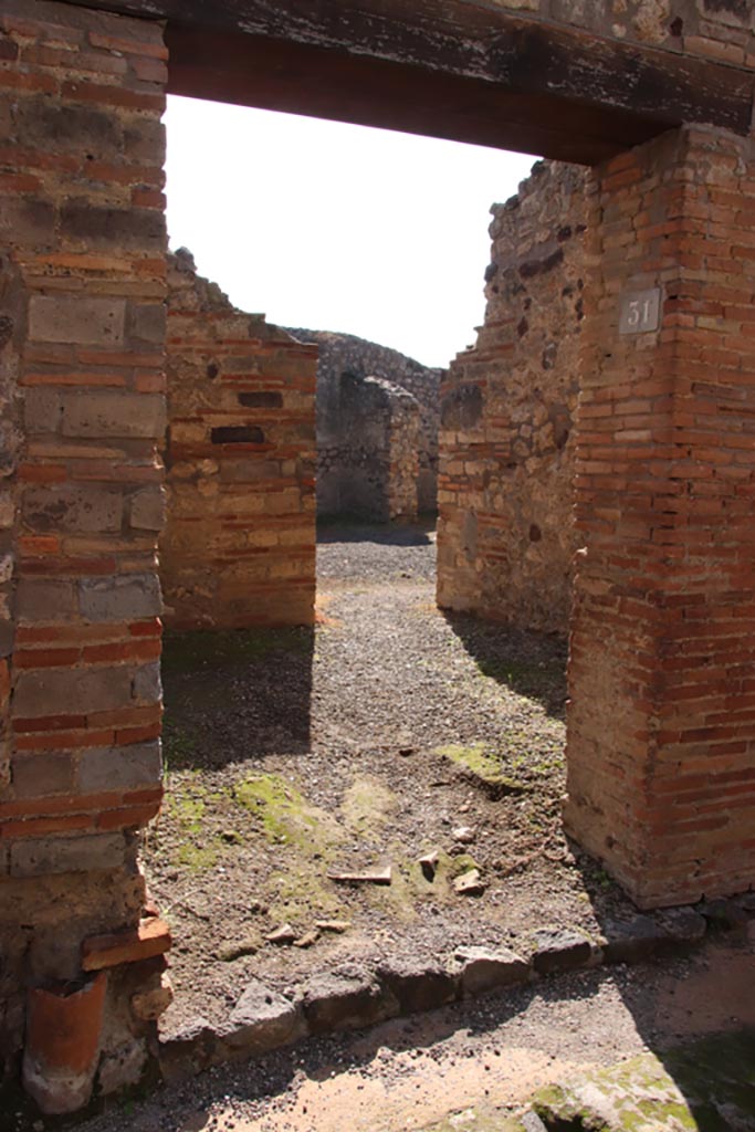 IX.1.31 Pompeii, October 2022. Entrance doorway, looking south. Photo courtesy of Klaus Heese