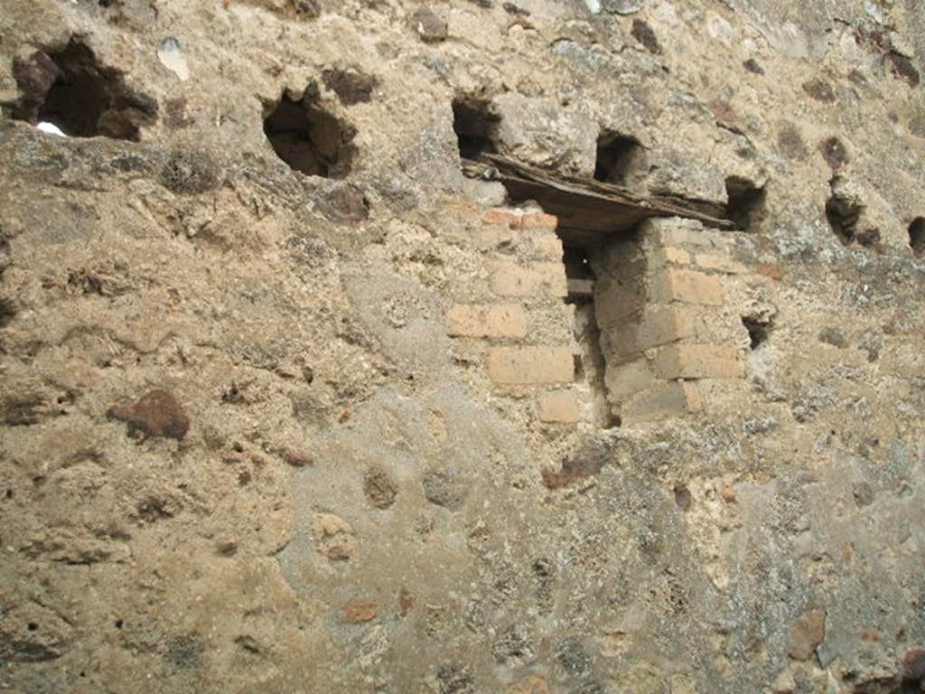 IX.1.31 Pompeii. May 2005. North wall of kitchen, with window and holes for supporting beams for the upper floor.
