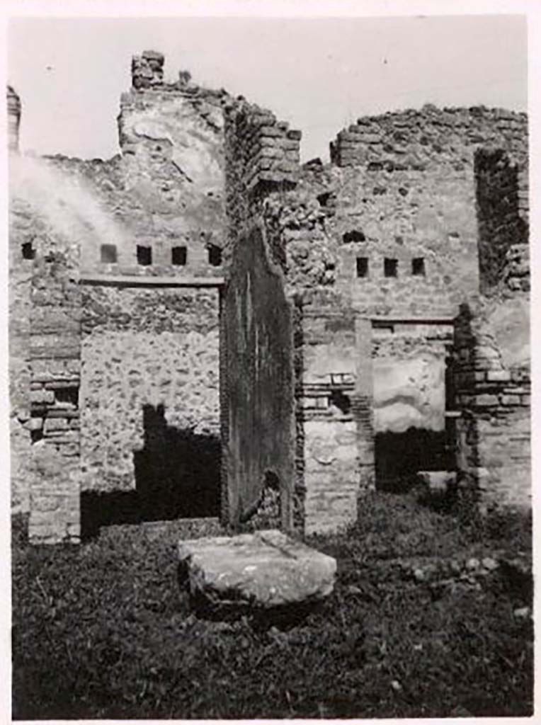 IX.1.32 Pompeii. Pre-1943. Looking north to two entrance doorways. 
On the left from the atrium of IX.1.32, on the right from IX.1.31, Photo by Tatiana Warscher.
According to Warscher, the large piece of tufa seen in the above photo was probably one side of the impluvium of the atrium of IX.1.32.
See Warscher, T. Codex Topographicus Pompeianus, IX.1. (1943), Swedish Institute, Rome. (no.165), p. 283.
