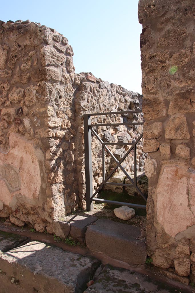 IX.1.34 Pompeii. October 2022. Entrance doorway. Photo courtesy of Klaus Heese