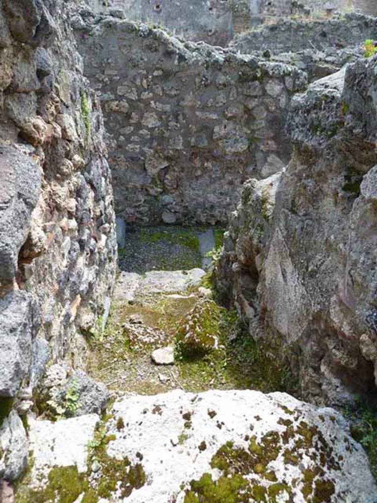 IX.1.34  Pompeii. May 2010. Latrine to the south and under the stairs to upper floor.