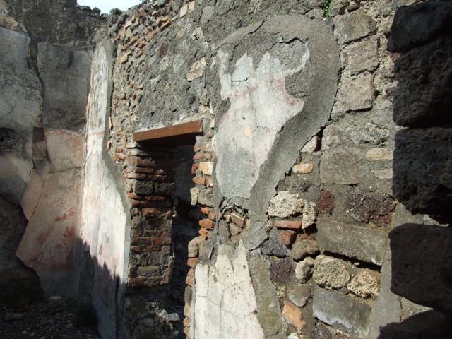 IX.2.18 Pompeii. March 2009.  Room 10.  Triclinium, North wall.