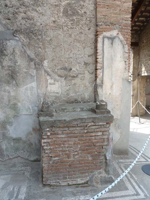 IX.3.5 Pompeii.  March 2009.  Room 22.  South east corner.