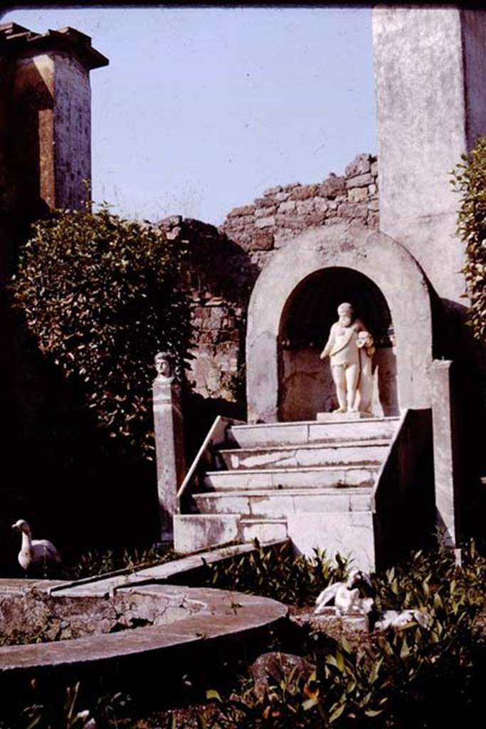 IX.3.5 Pompeii. 1964. Room 26, looking east in garden area, with statues in situ. Photo by Stanley A. Jashemski.
Source: The Wilhelmina and Stanley A. Jashemski archive in the University of Maryland Library, Special Collections (See collection page) and made available under the Creative Commons Attribution-Non Commercial License v.4. See Licence and use details.
J64f1578
