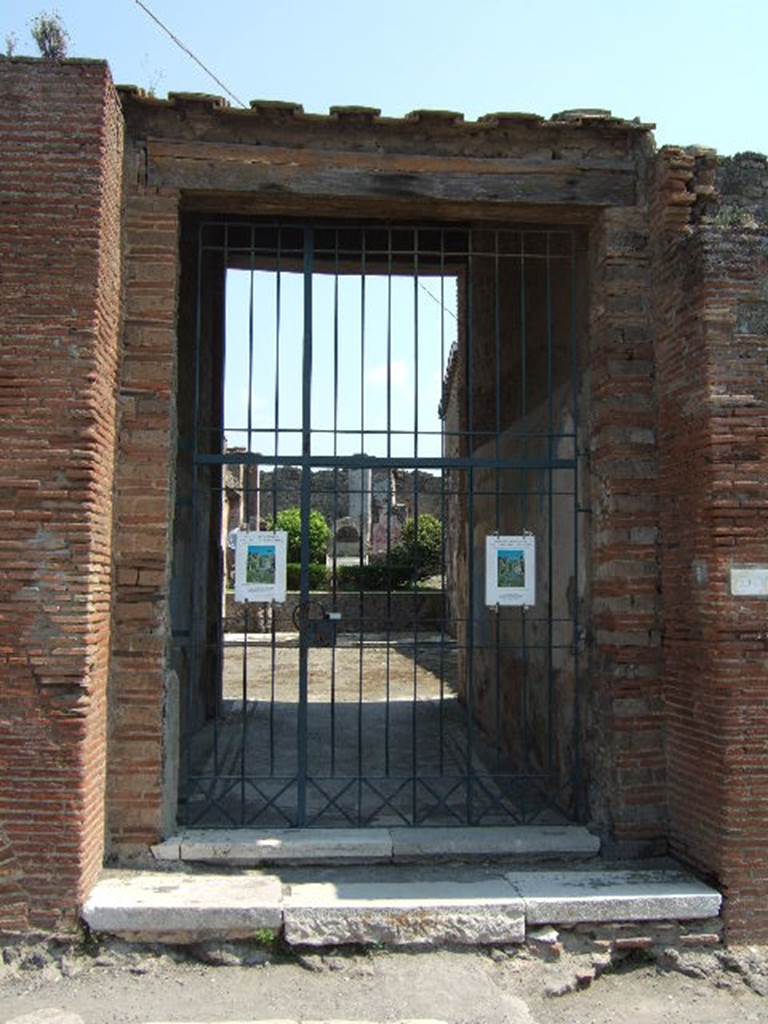 IX.3.5 Pompeii. May 2006. Entrance.