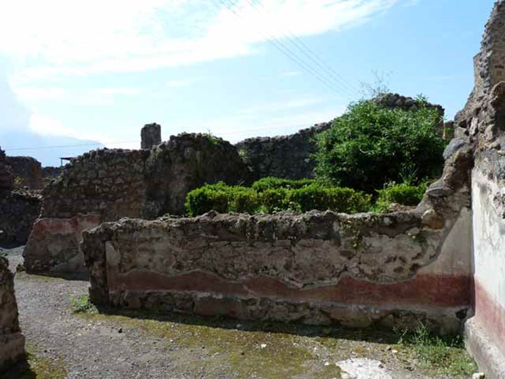 IX.3.12 Pompeii.Looking north from oven towards triclinium.