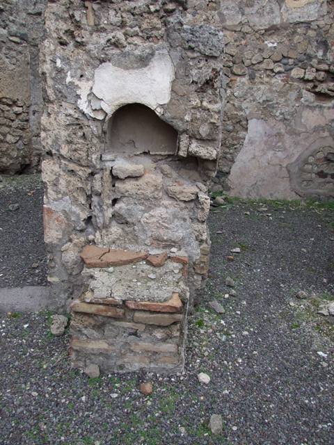 IX.3.14  Shop and dwelling house of C Catius Scithus. 
(Taberna C Cati Scithi)  May 2005.