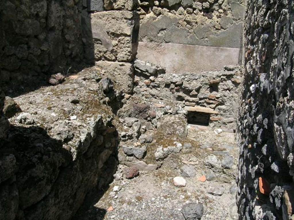 IX.3.14 Pompeii. June 2005. Hearth and water reservoir at north end of corridor. Photo courtesy of Nicolas Monteix.
