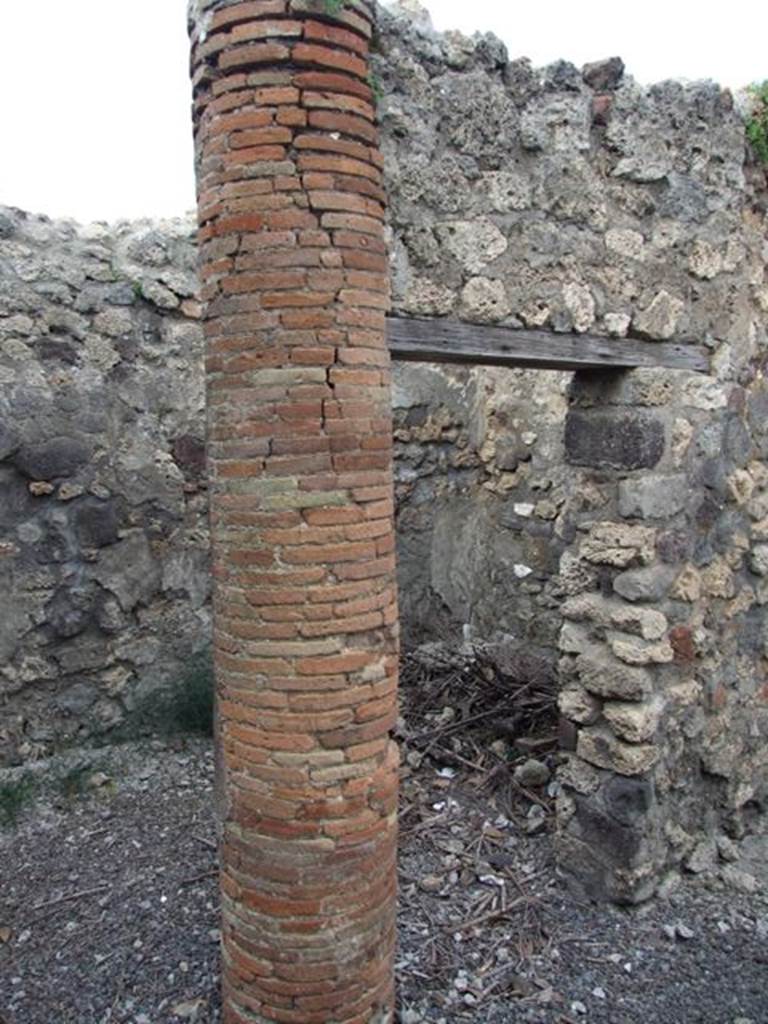IX.3.15 Pompeii. March 2009. Doorway to room 13, looking north.