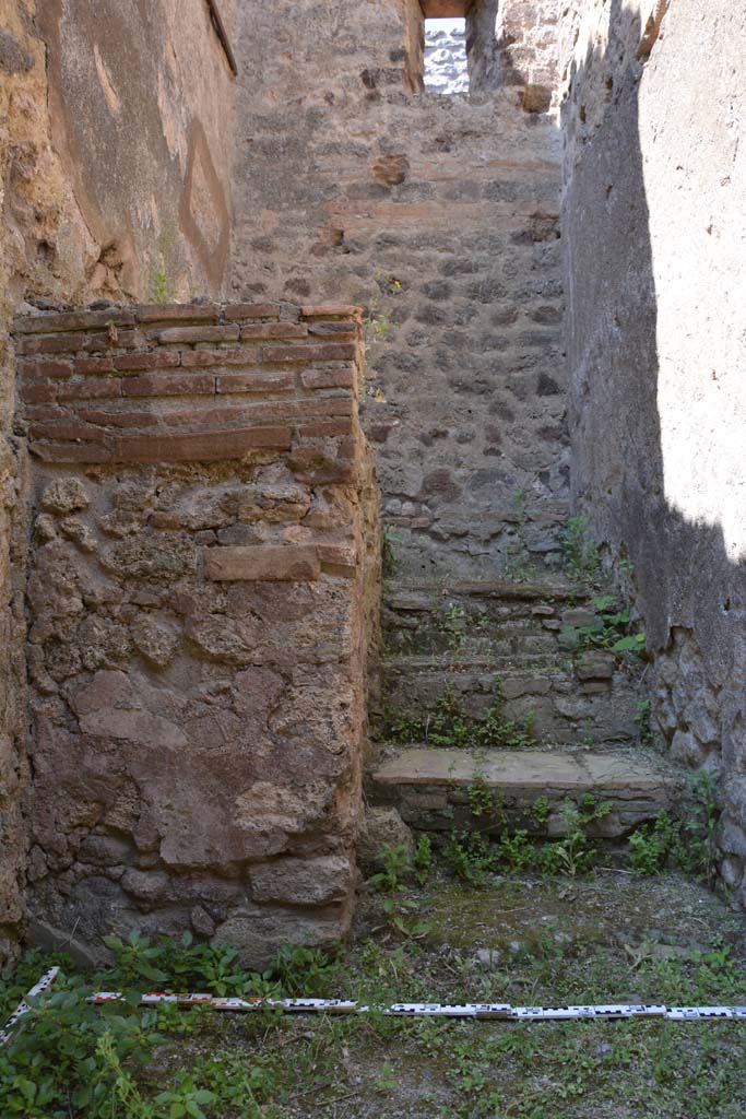 IX.5.2 Pompeii. May 2017. Room z, steps to upper floor and west wall.
Foto Christian Beck, ERC Grant 681269 DCOR.
