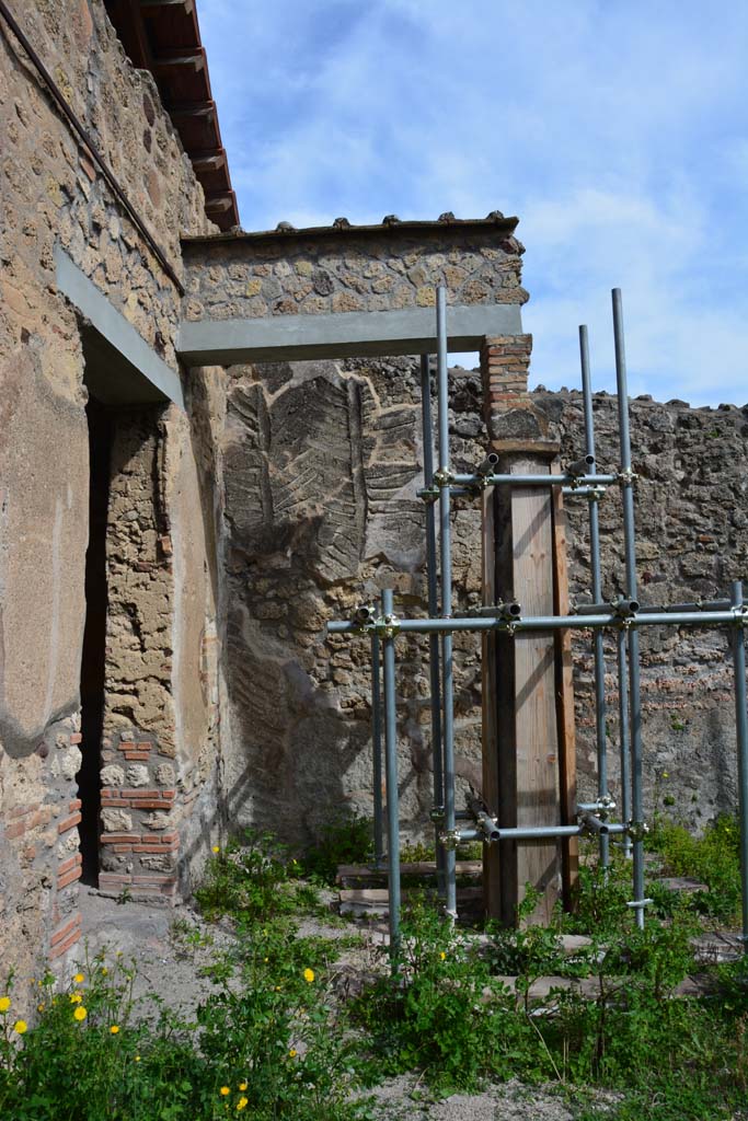 IX.5.2 Pompeii. March 2017. Peristyle p, east side in north-east corner outside room u.
Foto Christian Beck, ERC Grant 681269 DCOR.

