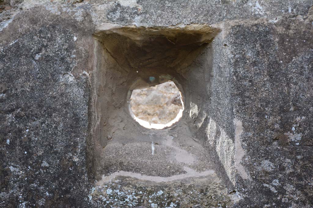 IX.5.2 Pompeii. March 2017. Room (q), circular window in a splayed rectangular space.
Foto Christian Beck, ERC Grant 681269 DCOR.
