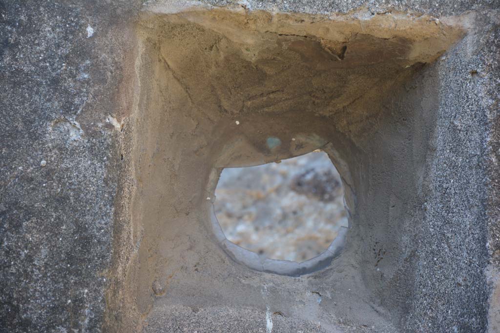 IX.5.2 Pompeii. May 2017. Room q, detail of the circular window with fragments of the glass window pane.  
Foto Christian Beck, ERC Grant 681269 DCOR.

