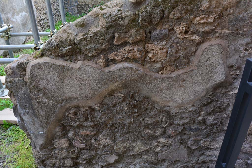 IX.5.2/22 Pompeii. March 2017. Room w, detail of wall at south side of entrance doorway (IX.5.22) on right.
Foto Christian Beck, ERC Grant 681269 DCOR.
