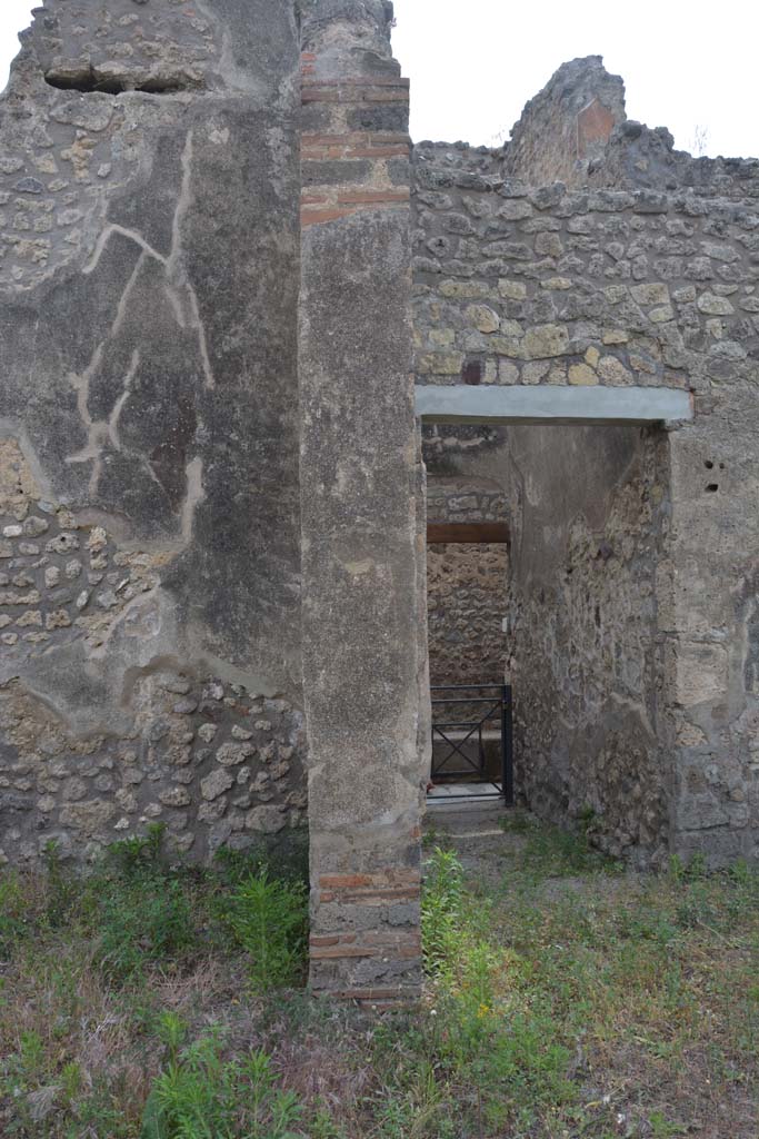 IX.5.2 Pompeii. May 2017. Room v, looking west towards doorway pilaster at north end.
Peristyle p is on the right, with the doorway to corridor w. 
Foto Christian Beck, ERC Grant 681269 DCOR.
