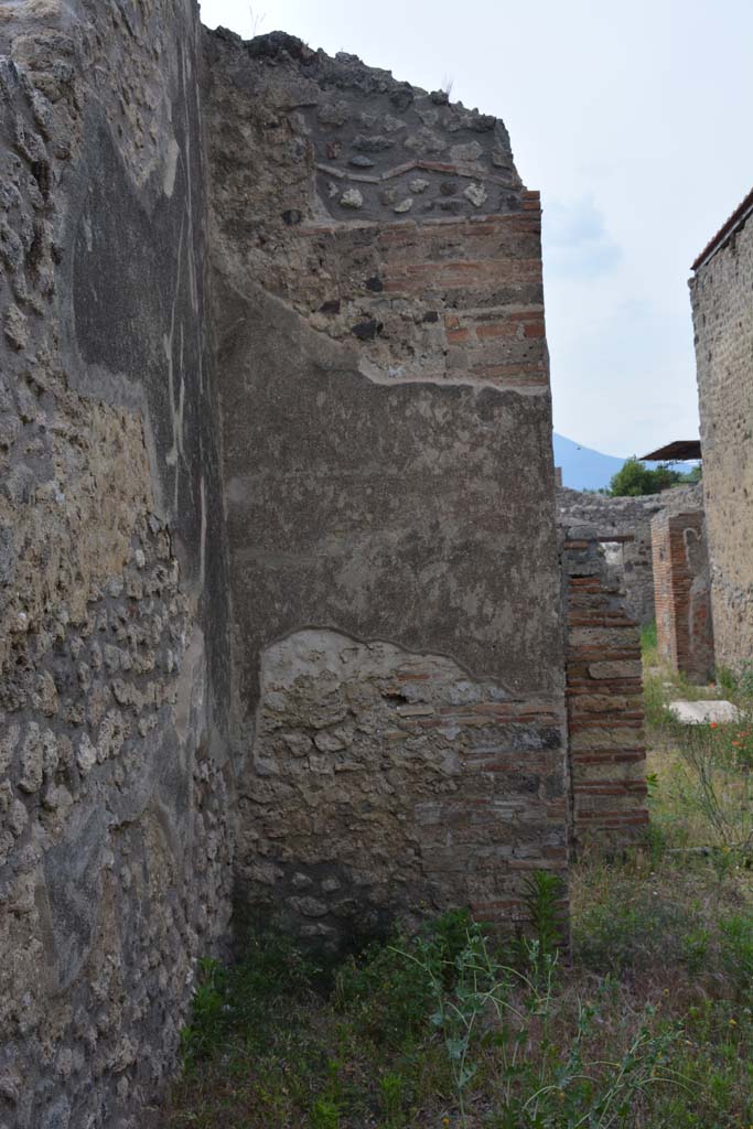 IX.5.2 Pompeii. May 2017. Room v, looking north towards north-west corner.
Foto Christian Beck, ERC Grant 681269 DCOR.
