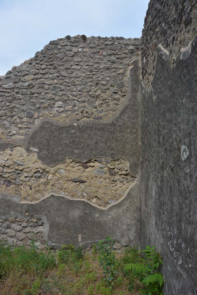 IX.5.2 Pompeii. May 2017. Room v, east wall in south-east corner.
Foto Christian Beck, ERC Grant 681269 DCOR.

