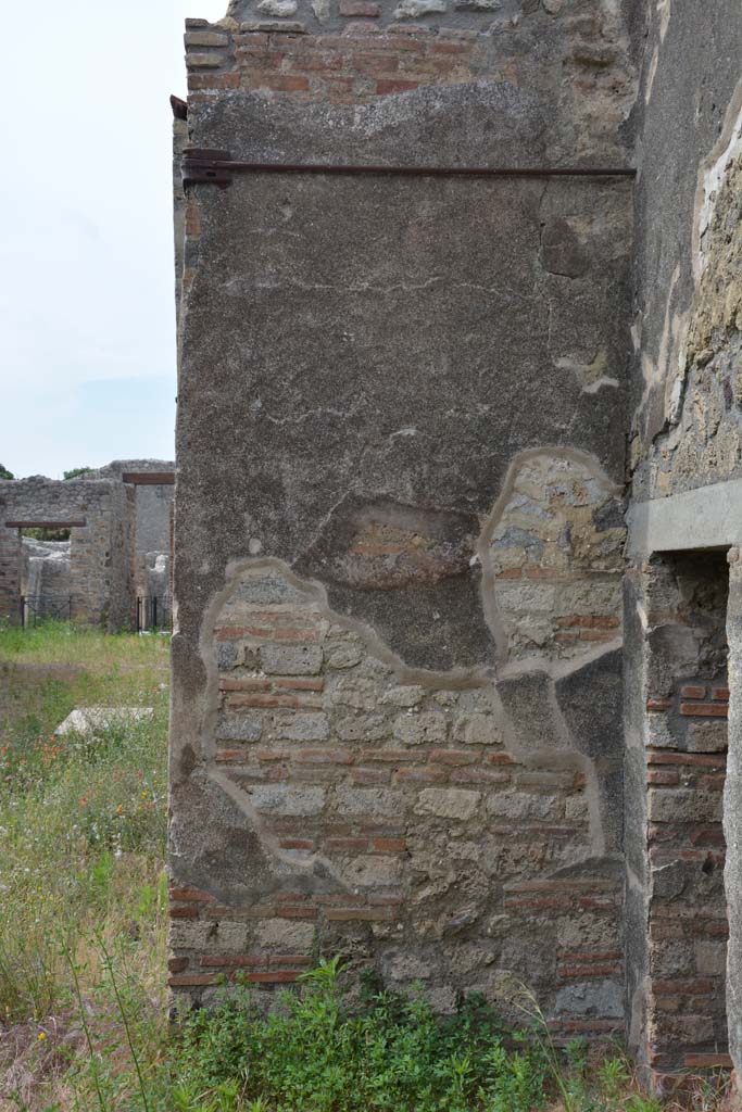 IX.5.2 Pompeii. May 2017. Room v, detail of north wall in north-east corner.
Foto Christian Beck, ERC Grant 681269 DCOR.

