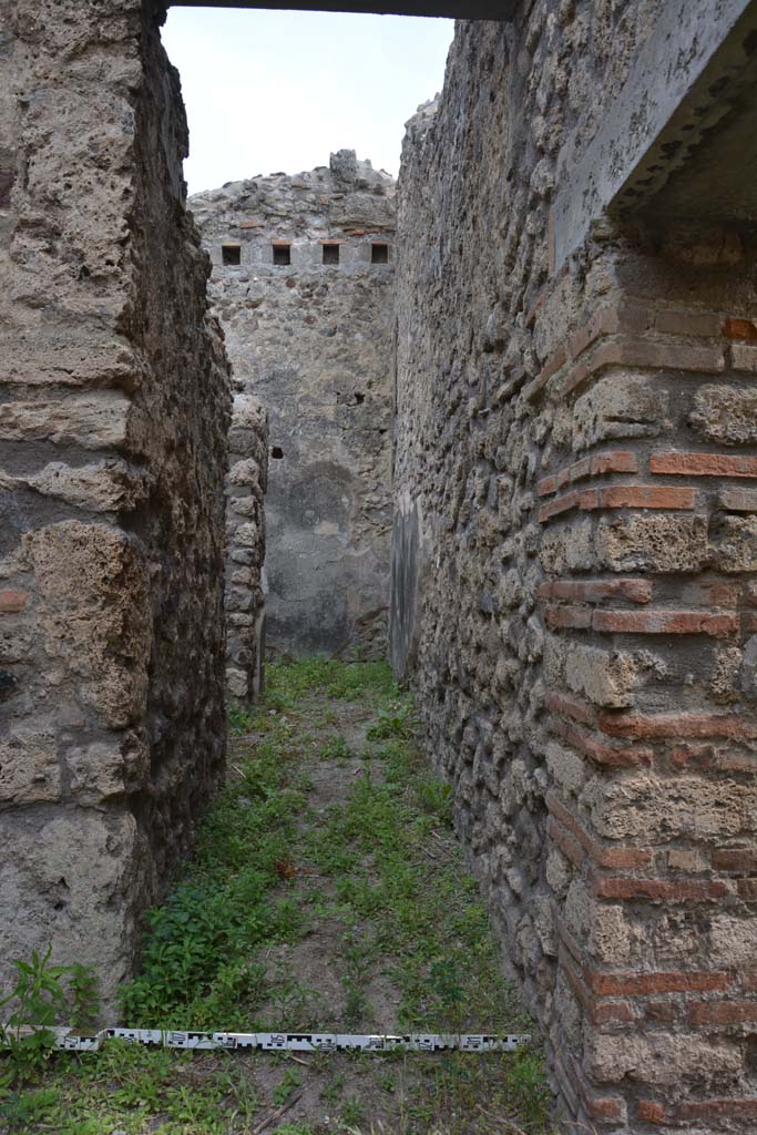 IX.5.2 Pompeii. May 2017. 
Corridor on east side of room v, leading to room x, on left, and room y, ahead. 
Foto Christian Beck, ERC Grant 681269 DCOR.
