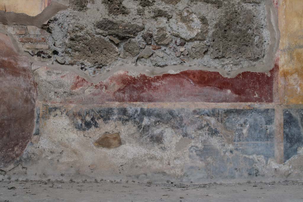 IX.5.2 Pompeii. May 2019. Room u, detail of zoccolo in centre of north wall.
Foto Christian Beck, ERC Grant 681269 DCOR.

