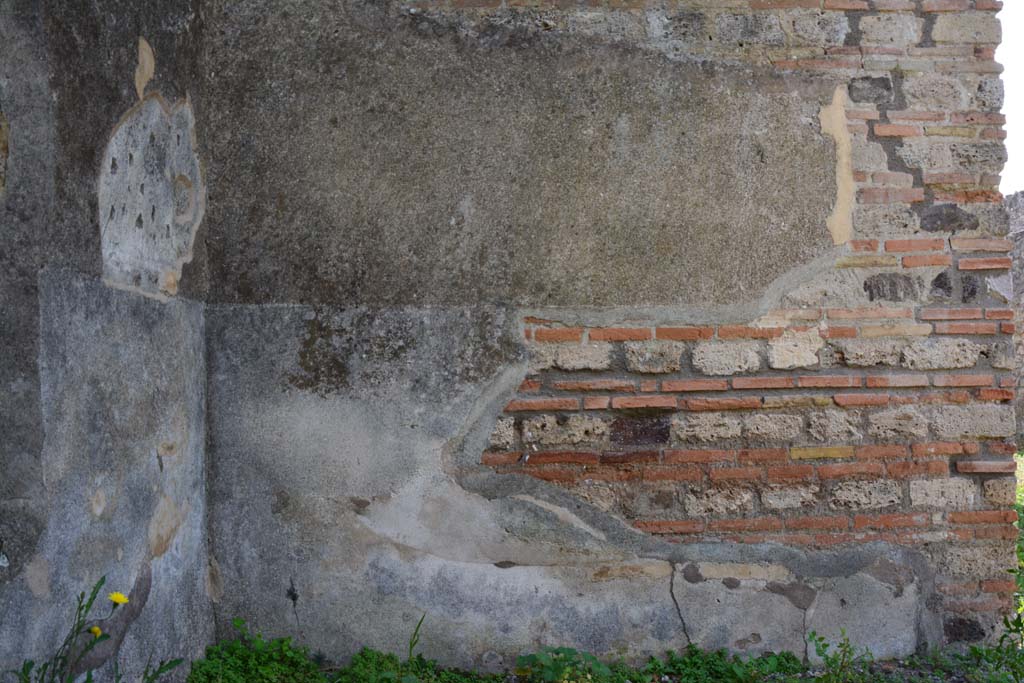 IX.5.2 Pompeii. March 2017. Room e, lower south-east corner and south wall.
Foto Christian Beck, ERC Grant 681269 DCOR.
