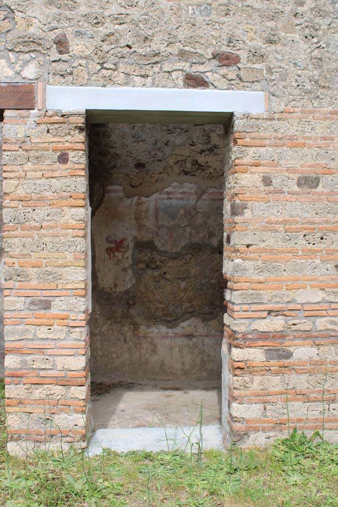 IX.5.2 Pompeii. May 2019. Room c, looking east through doorway on east side of atrium b.
Foto Christian Beck, ERC Grant 681269 DCOR.

