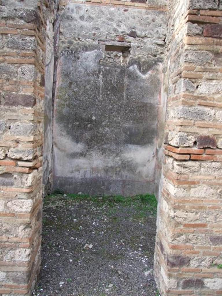 IX.5.2 Pompeii. December 2007. Doorway to room ‘f’, in north-west corner of atrium ‘b’, looking west.
