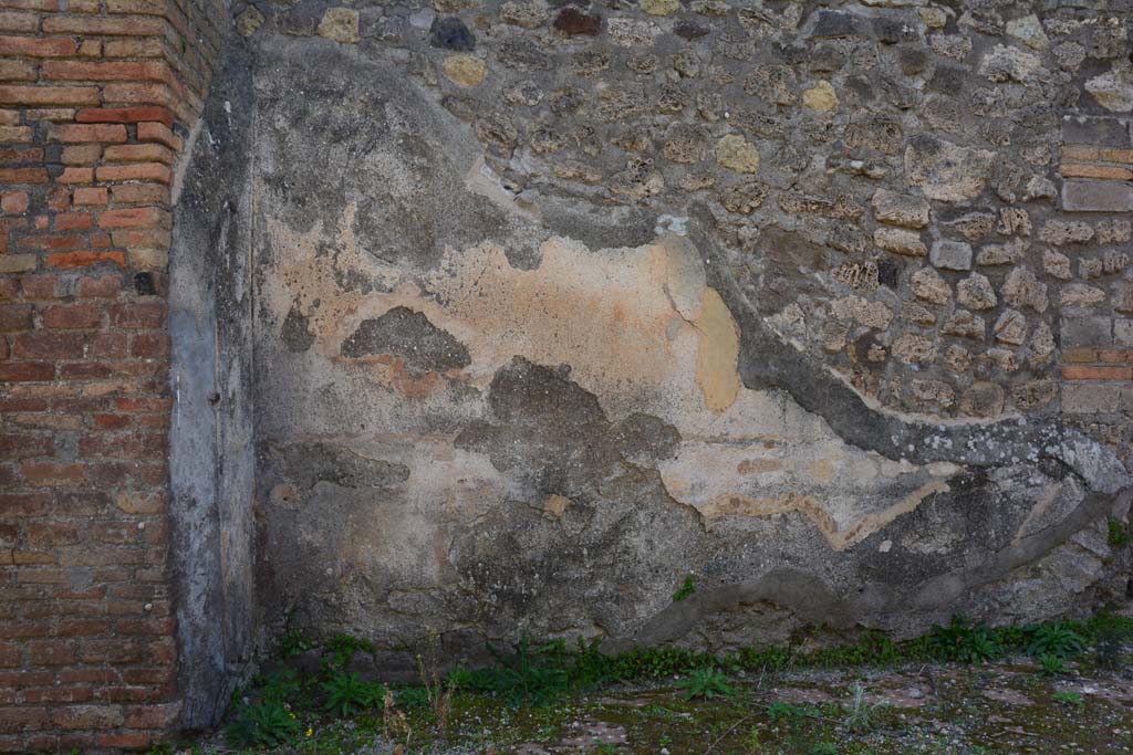 IX.5.2 Pompeii. March 2017. Room k, west wall at south end, with small separating wall to room L, on left.
Foto Christian Beck, ERC Grant 681269 DCOR.
