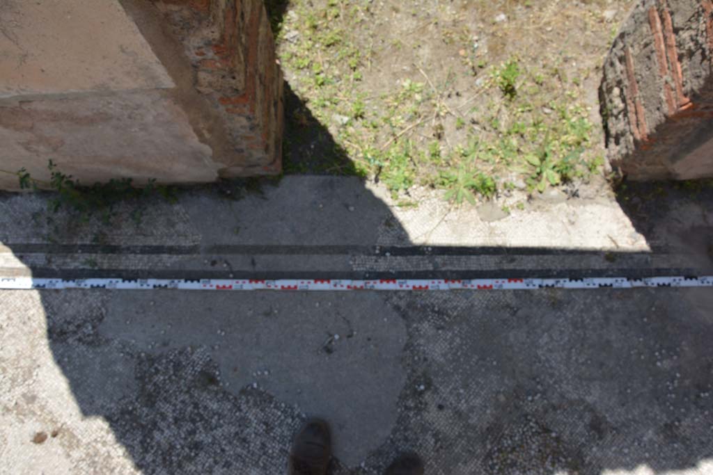 IX.5.6 Pompeii. May 2017. Room a, looking west into lower doorway of room b.
Foto Christian Beck, ERC Grant 681269 DCOR.
