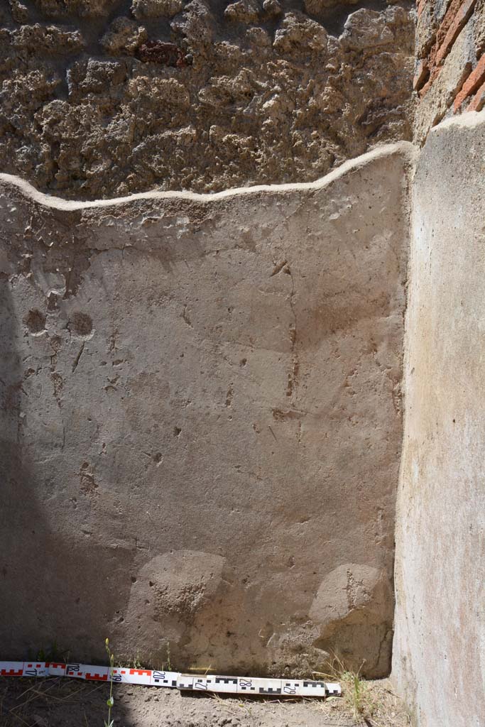 IX.5.6 Pompeii. May 2017. Room b, north wall in north-east corner.
Foto Christian Beck, ERC Grant 681269 DCOR.
