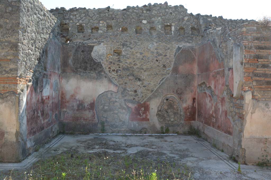 IX.5.6 Pompeii. May 2017. West ala d, looking across atrium towards west wall.
Foto Christian Beck, ERC Grant 681269 DCOR.
